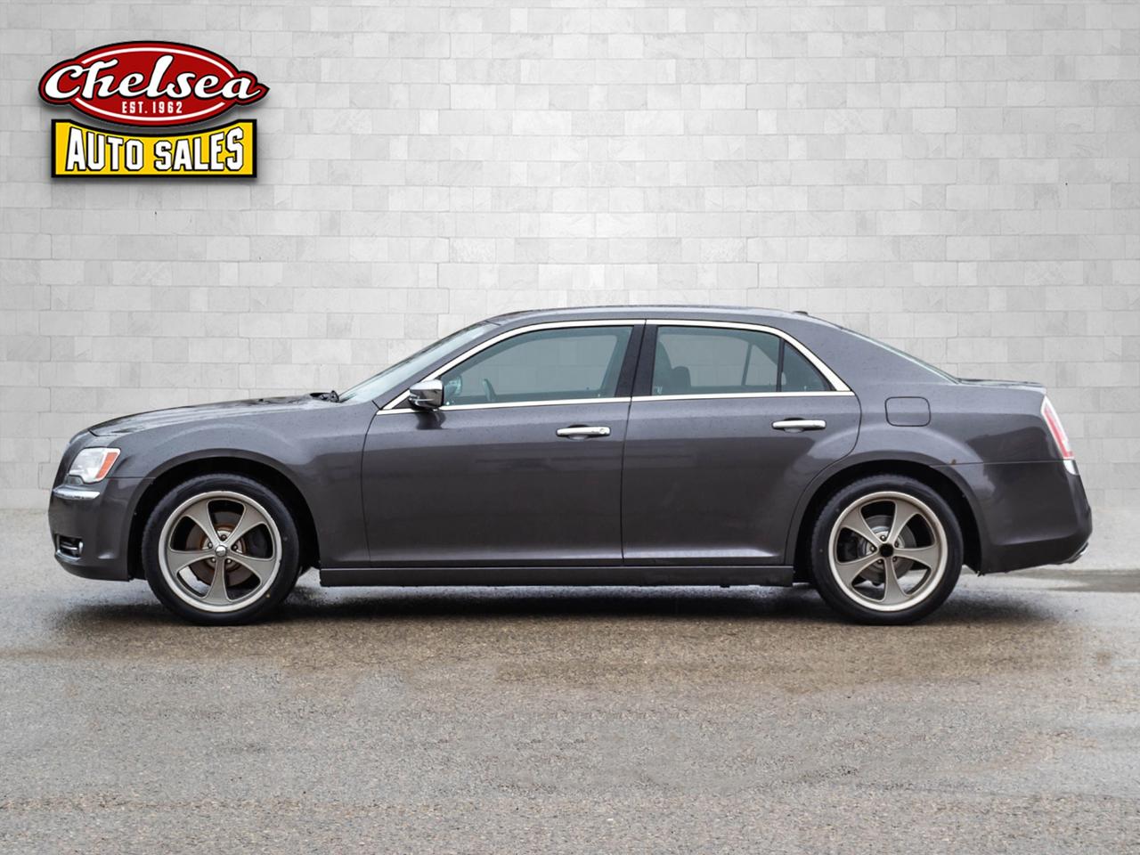 2013 Chrysler 300 C RWD 5.7 HEMI! V8! LOADED! Photo
