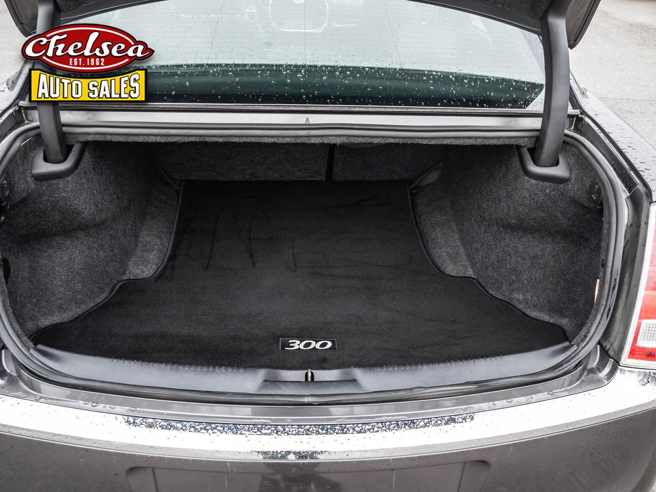 2013 Chrysler 300 C RWD 5.7 HEMI! V8! LOADED! Photo