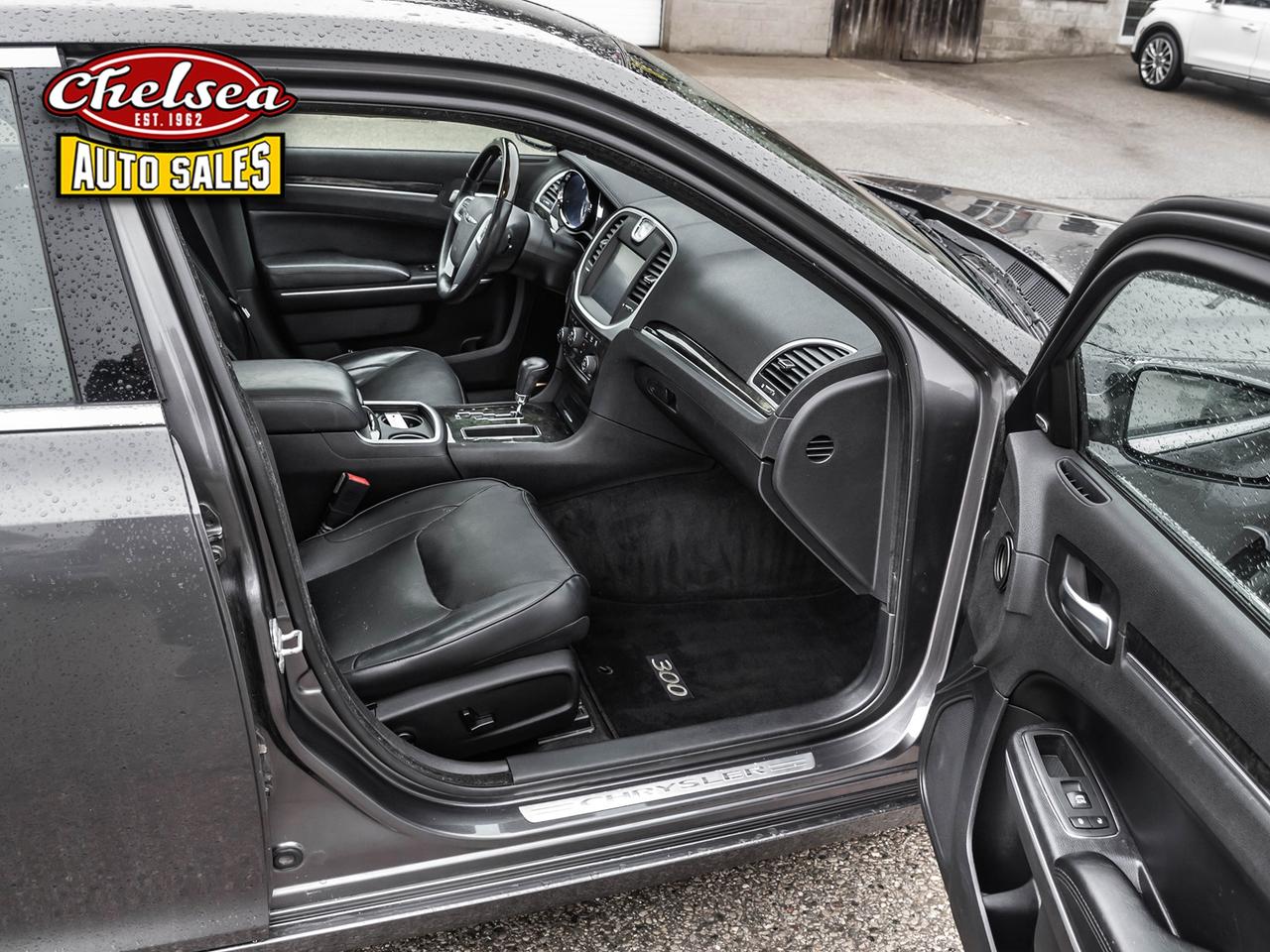 2013 Chrysler 300 C RWD 5.7 HEMI! V8! LOADED! Photo