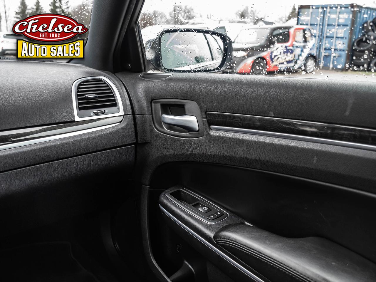 2013 Chrysler 300 C RWD 5.7 HEMI! V8! LOADED! Photo