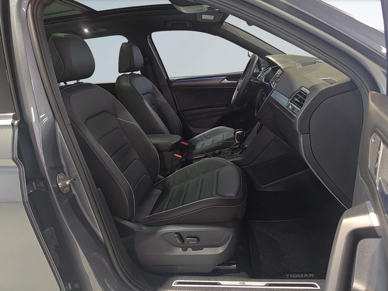 2023 Volkswagen Tiguan Highline R-Line 4MOTION/Clean carfax/ Leather/Remo Photo