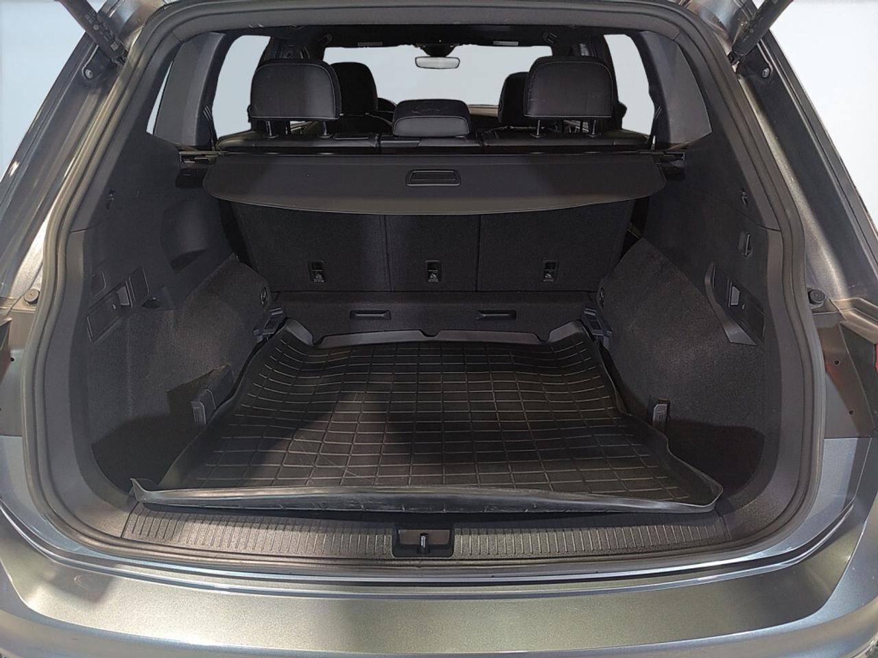 2023 Volkswagen Tiguan Highline R-Line 4MOTION/Clean carfax/ Leather/Remo Photo