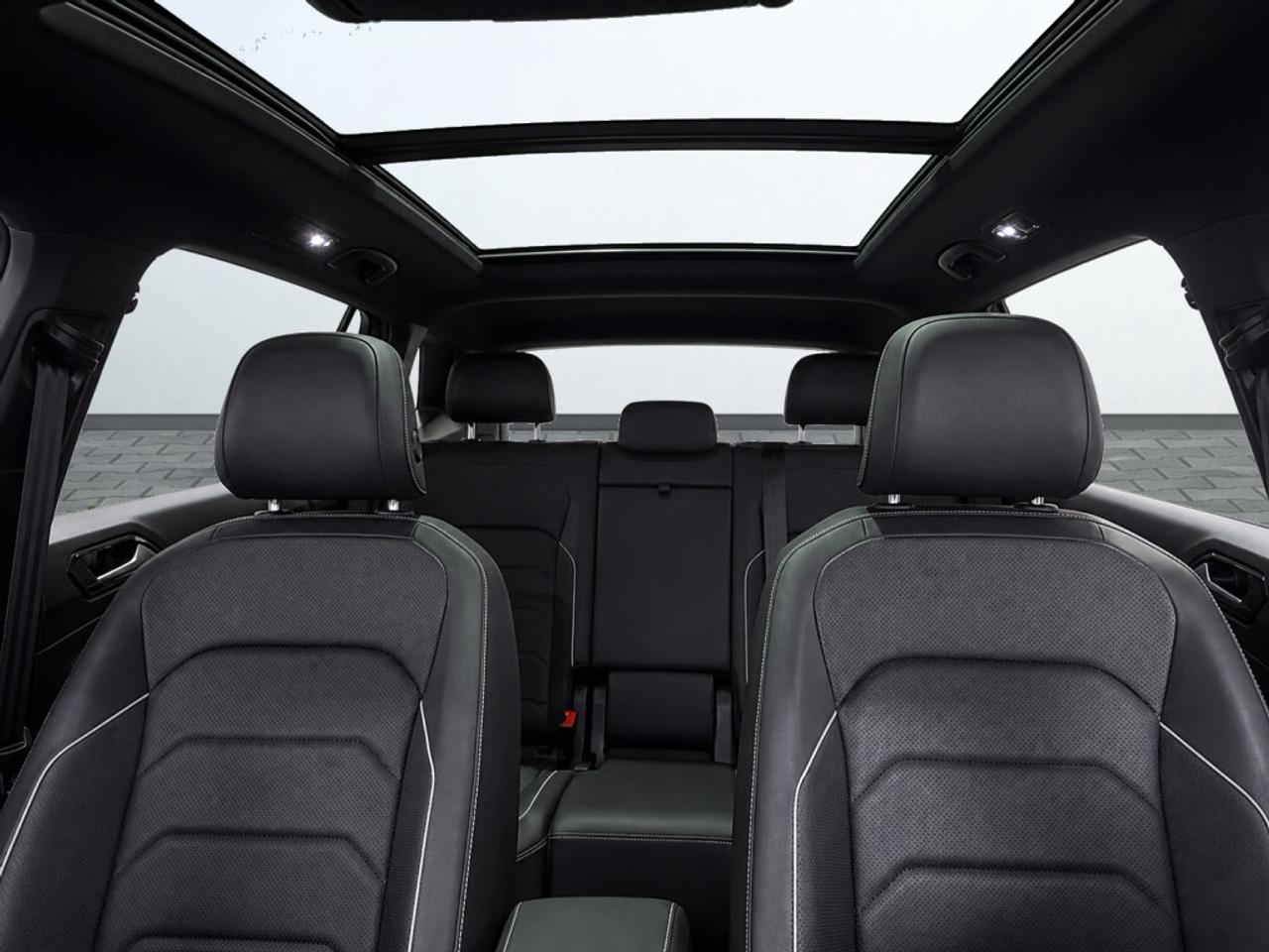 2023 Volkswagen Tiguan Highline R-Line 4MOTION/Clean carfax/ Leather/Remo Photo