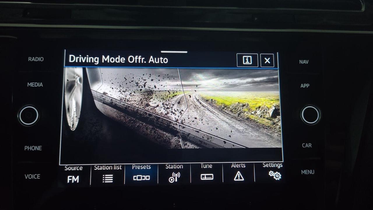 2023 Volkswagen Tiguan Highline R-Line 4MOTION/Clean carfax/ Leather/Remo Photo