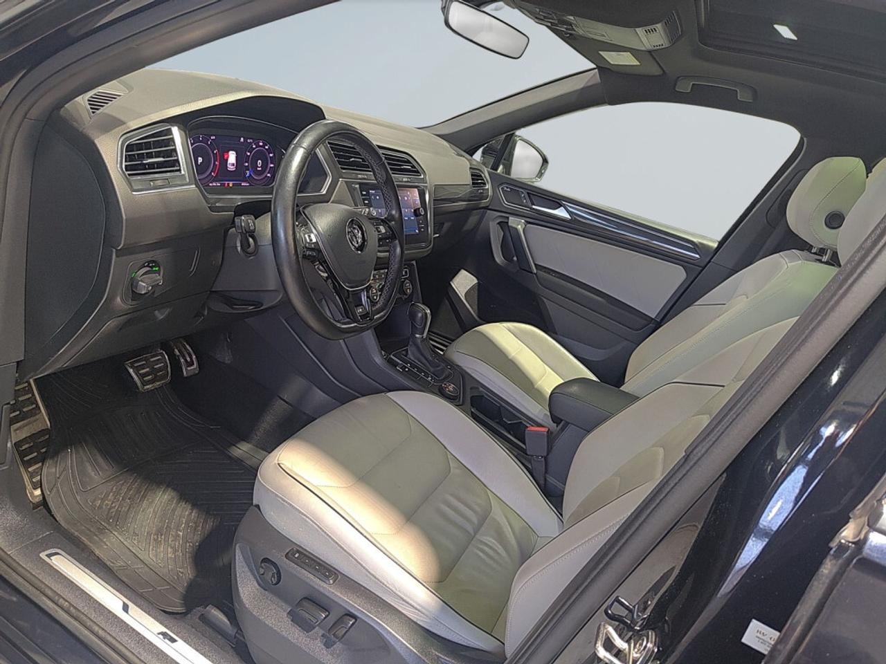 2019 Volkswagen Tiguan Highline R Line / Leather / NAVI / Sunroof / Remot Photo