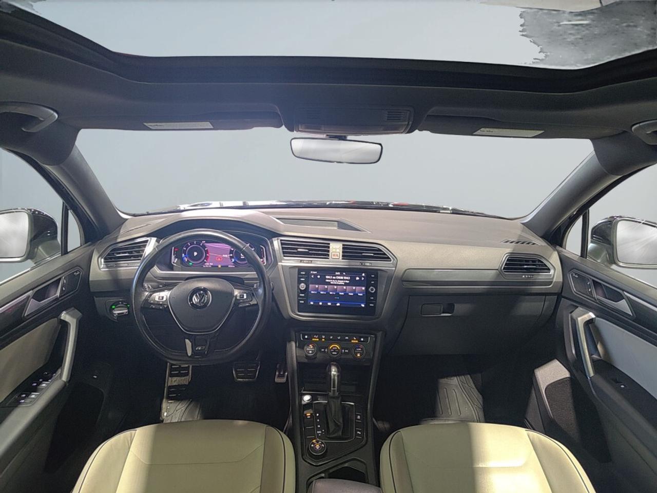 2019 Volkswagen Tiguan Highline R Line / Leather / NAVI / Sunroof / Remot Photo