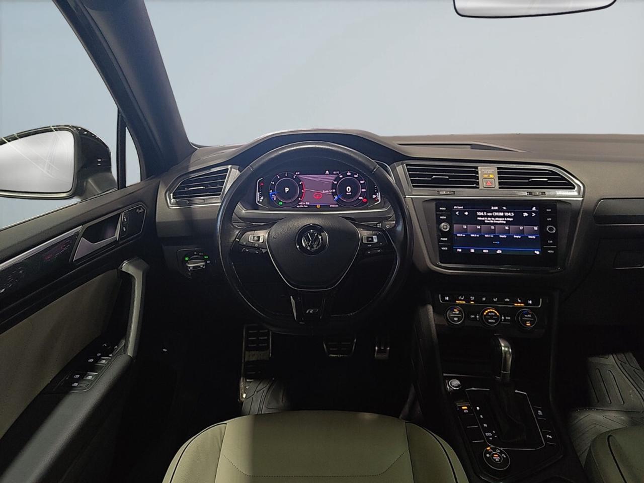 2019 Volkswagen Tiguan Highline R Line / Leather / NAVI / Sunroof / Remot Photo