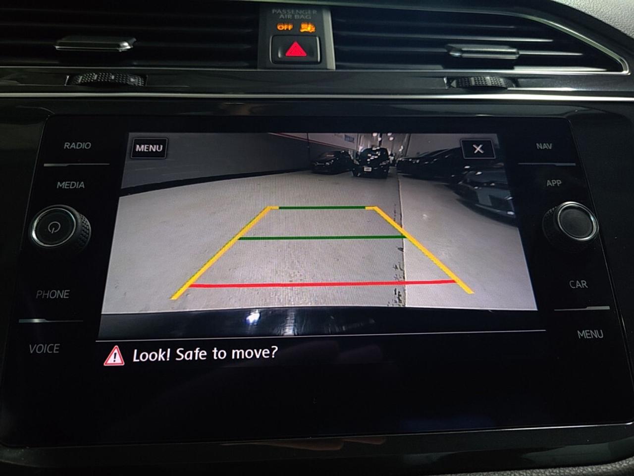 2019 Volkswagen Tiguan Highline R Line / Leather / NAVI / Sunroof / Remot Photo