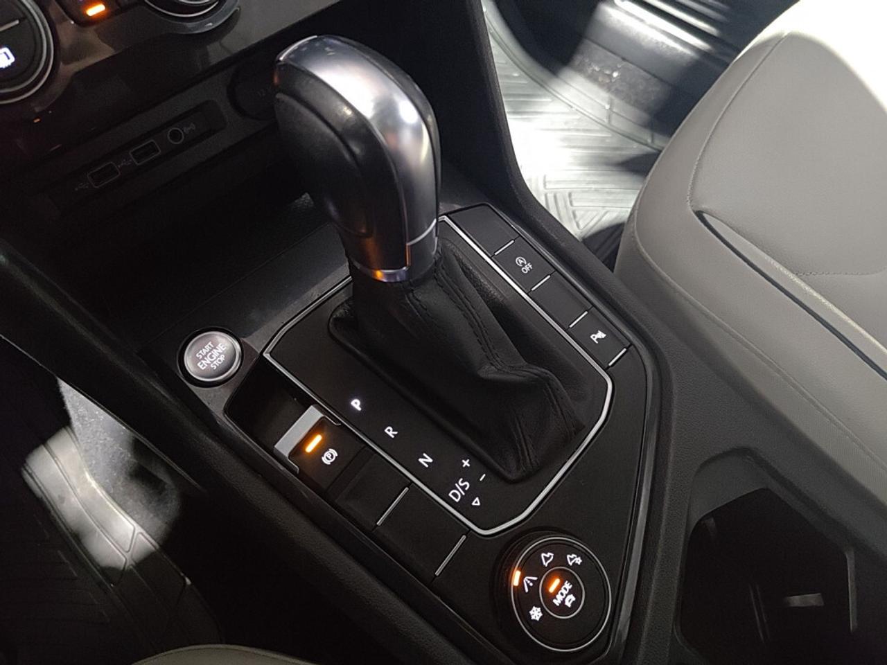 2019 Volkswagen Tiguan Highline R Line / Leather / NAVI / Sunroof / Remot Photo