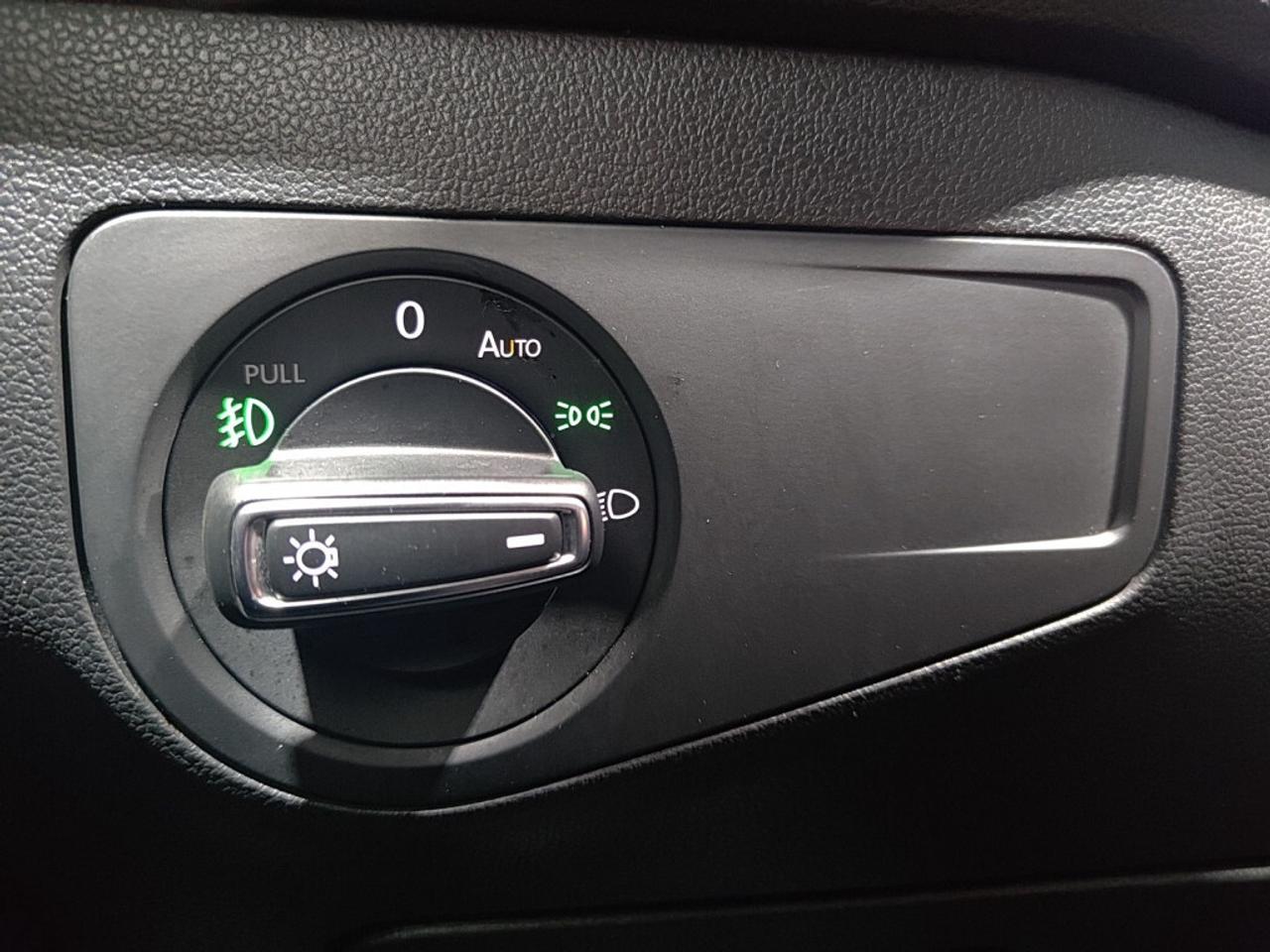 2019 Volkswagen Tiguan Highline R Line / Leather / NAVI / Sunroof / Remot Photo