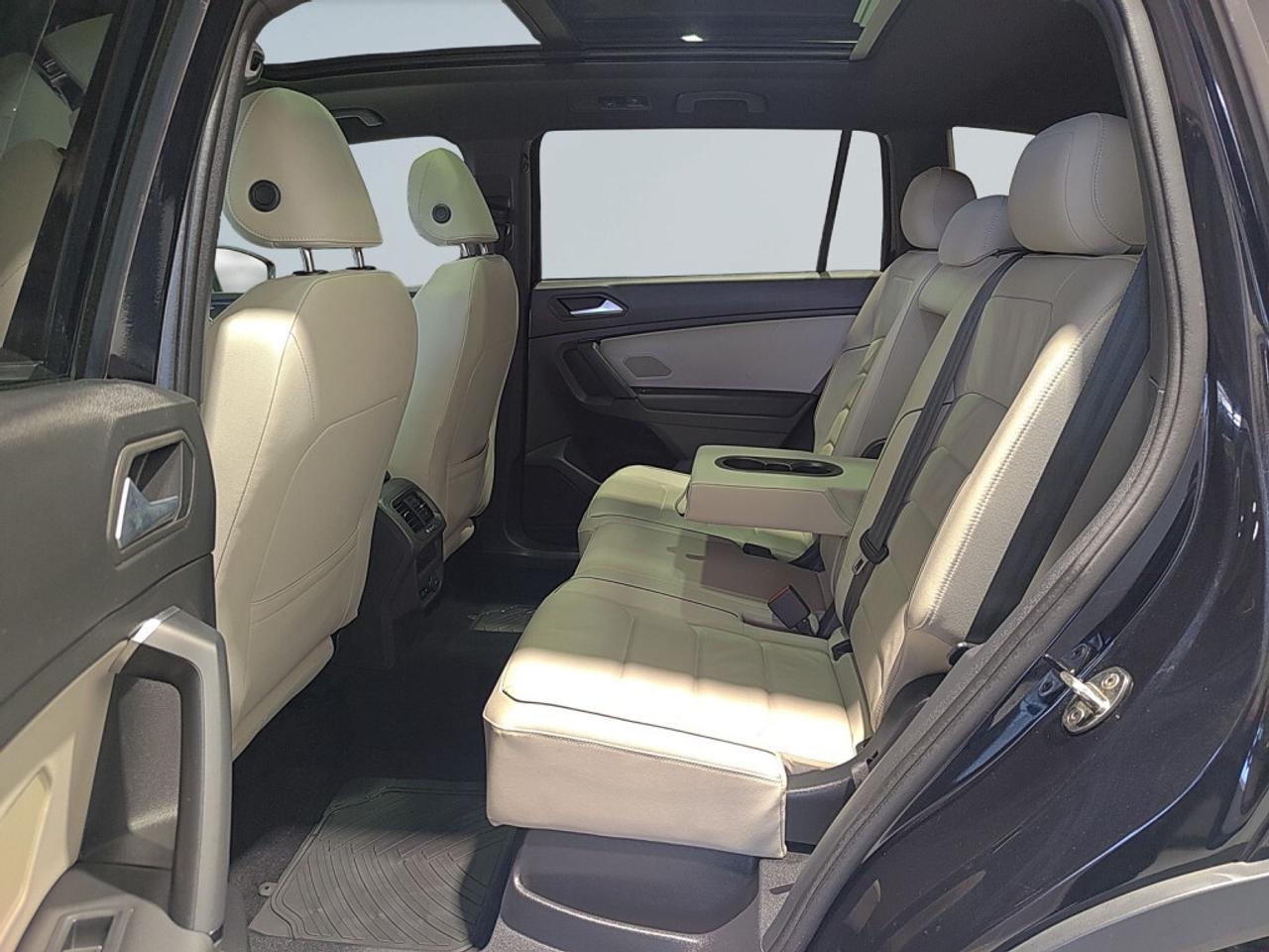 2019 Volkswagen Tiguan Highline R Line / Leather / NAVI / Sunroof / Remot Photo