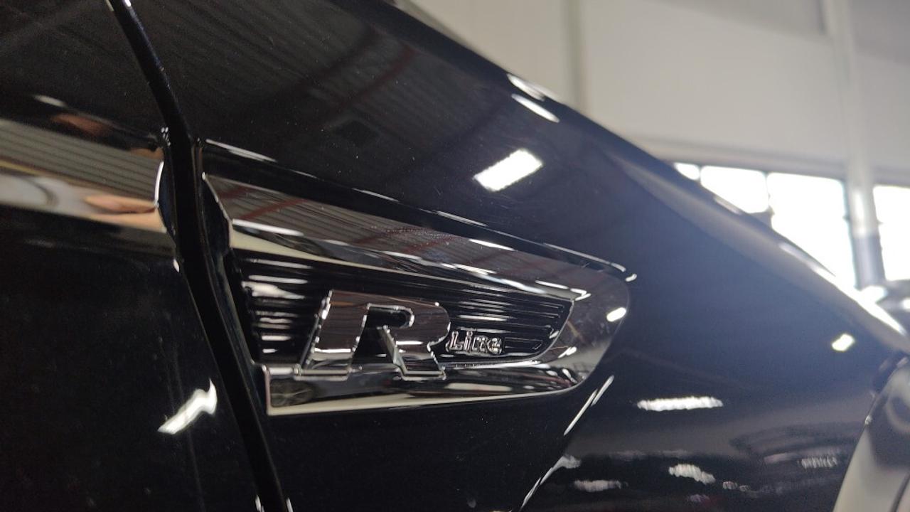 2019 Volkswagen Tiguan Highline R Line / Leather / NAVI / Sunroof / Remot Photo