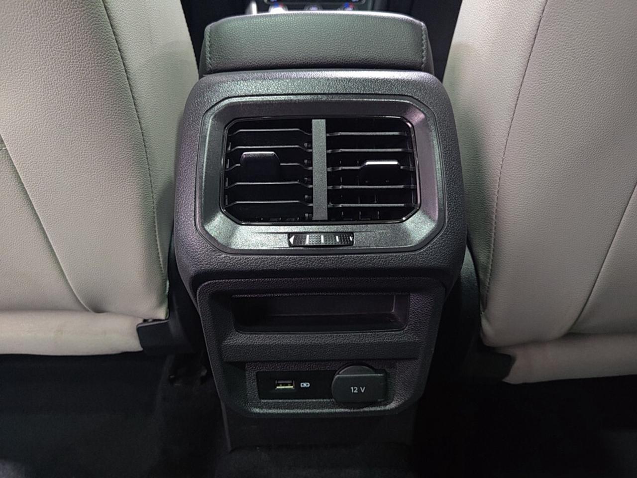 2019 Volkswagen Tiguan Highline R Line / Leather / NAVI / Sunroof / Remot Photo