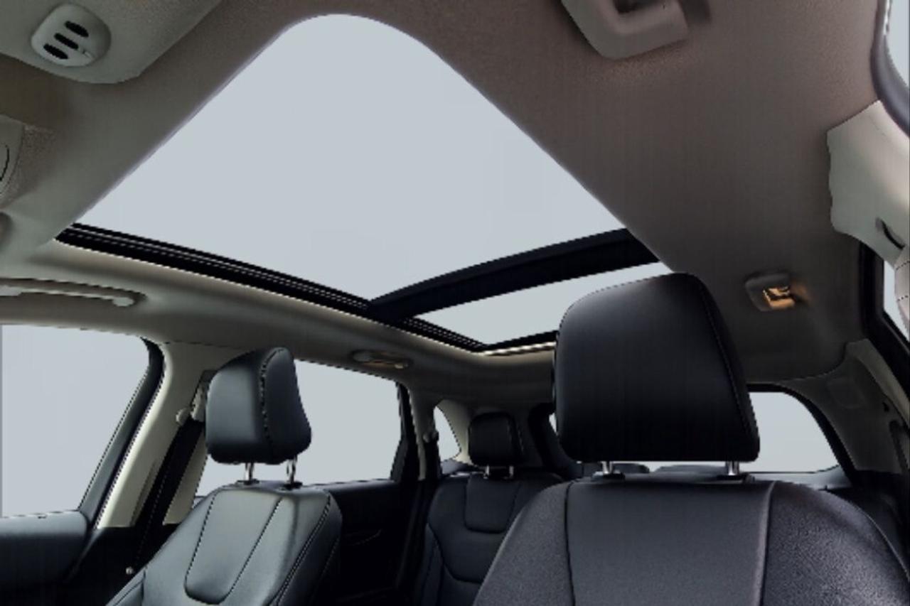 2022 Ford Edge Titanium AWD/ NAVI/Leather/Sunroof/Drive Aassist/R Photo