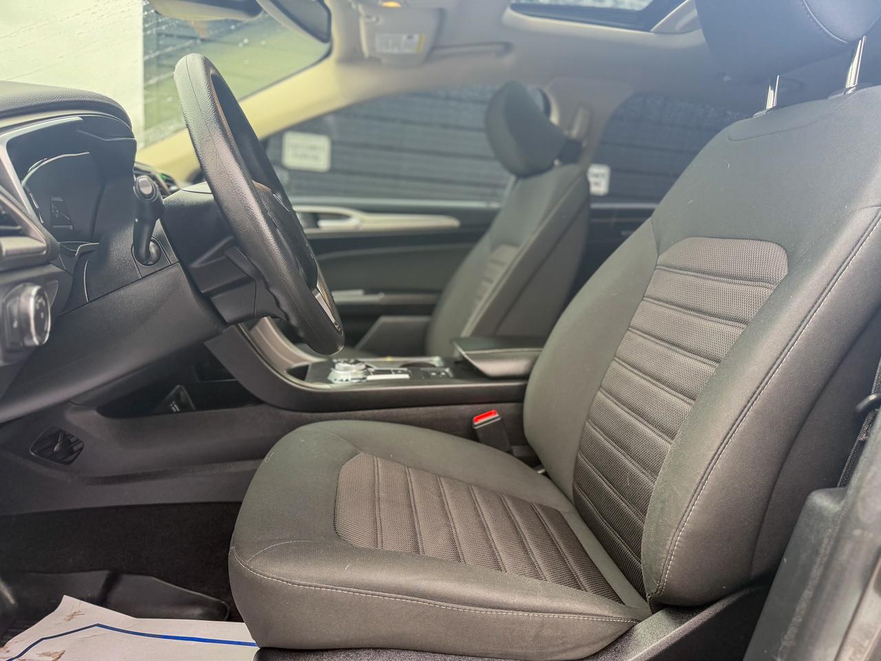 2020 Ford Fusion SE FWD Photo