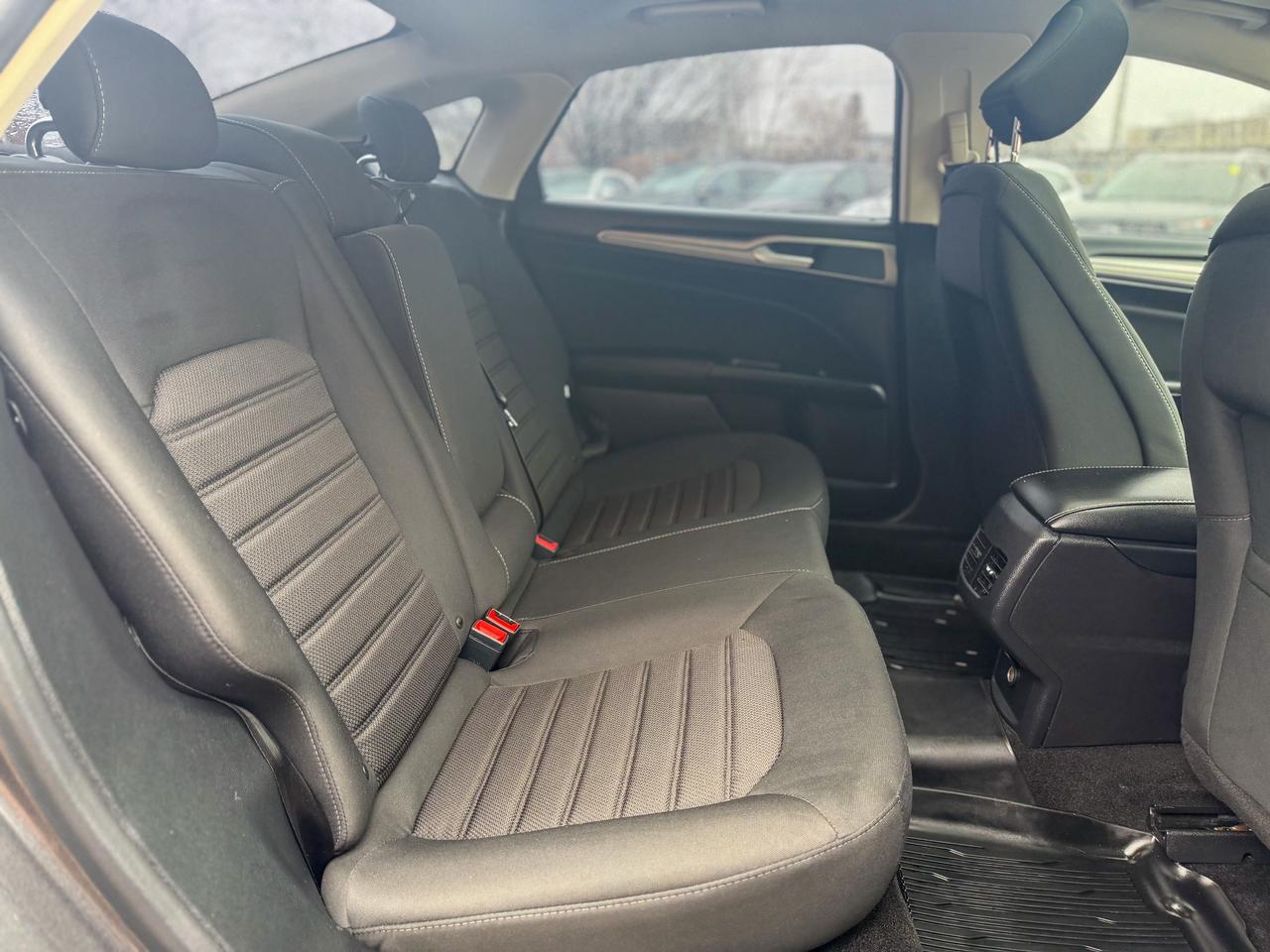 2020 Ford Fusion SE FWD Photo