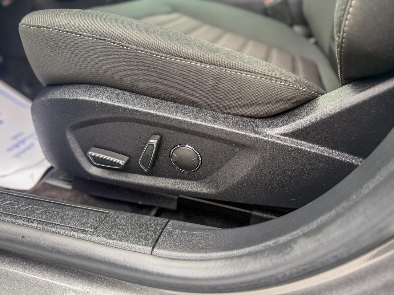 2020 Ford Fusion SE FWD Photo