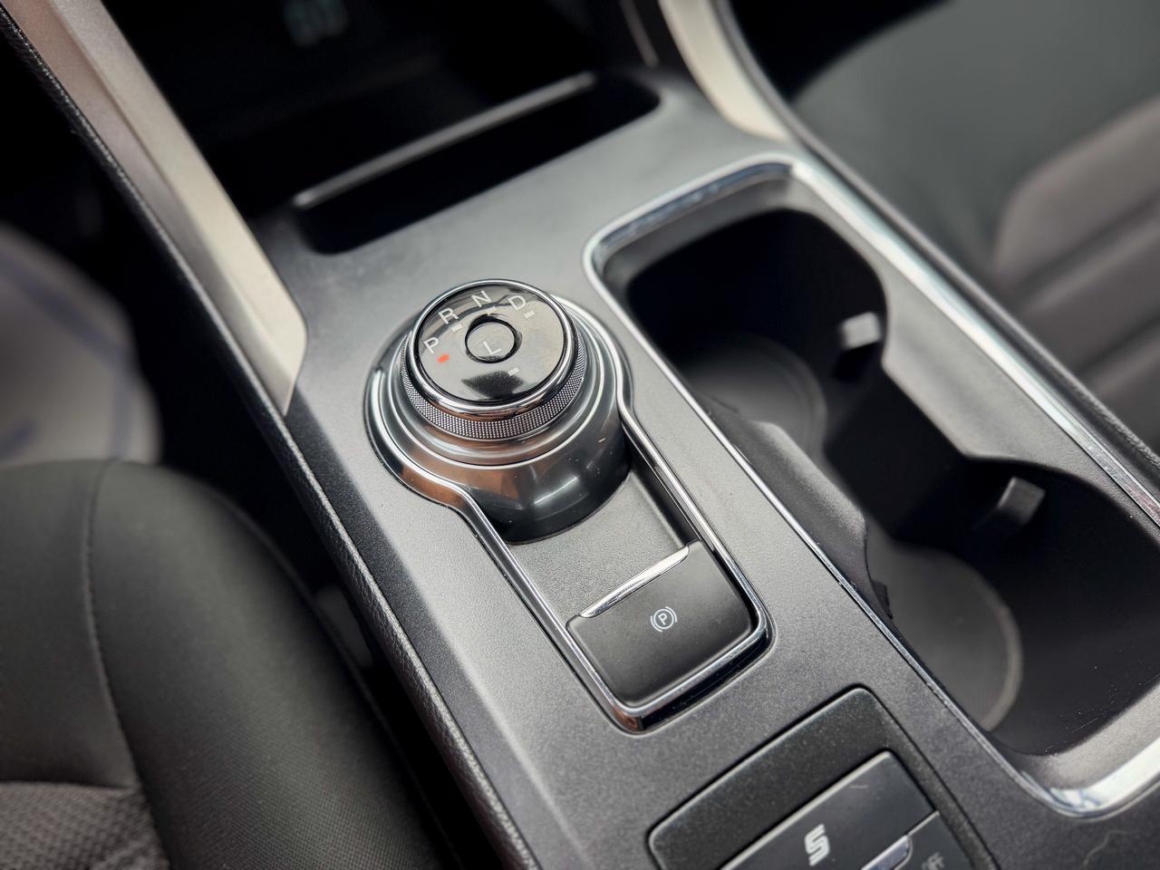 2020 Ford Fusion SE FWD Photo