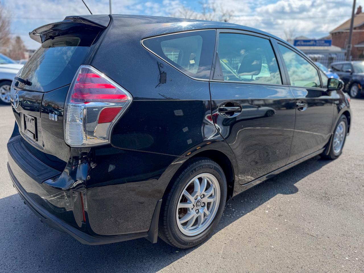 2016 Toyota Prius v HYBRID/LOW KM/CAMERA/PUSH START/1.8L/PUSH START Photo4