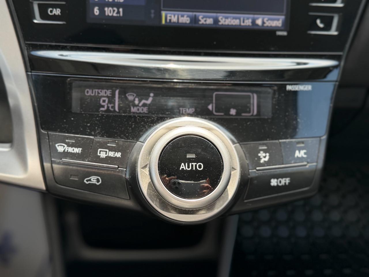 2016 Toyota Prius v HYBRID/LOW KM/CAMERA/PUSH START/1.8L/PUSH START Photo