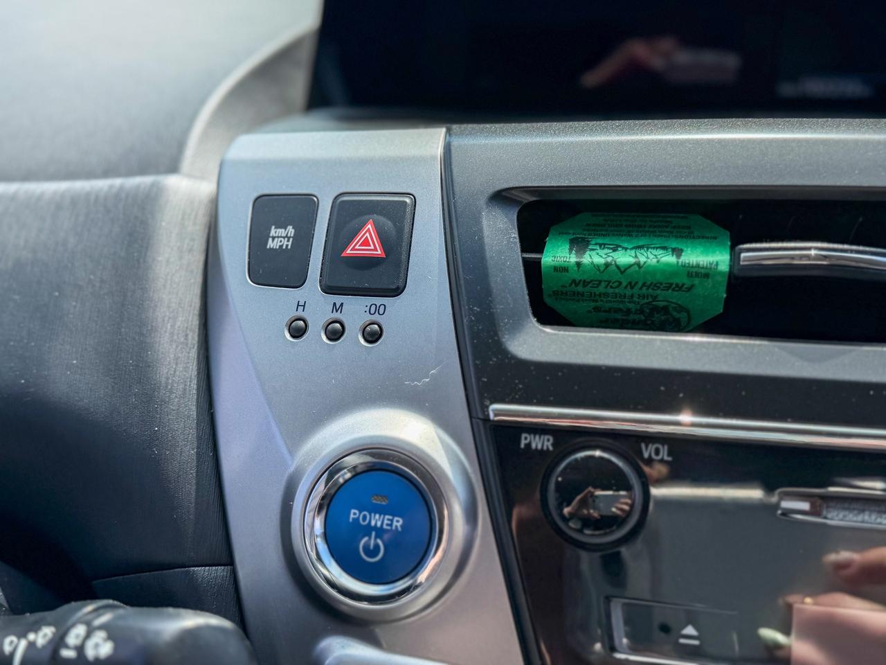 2016 Toyota Prius v HYBRID/LOW KM/CAMERA/PUSH START/1.8L/PUSH START Photo