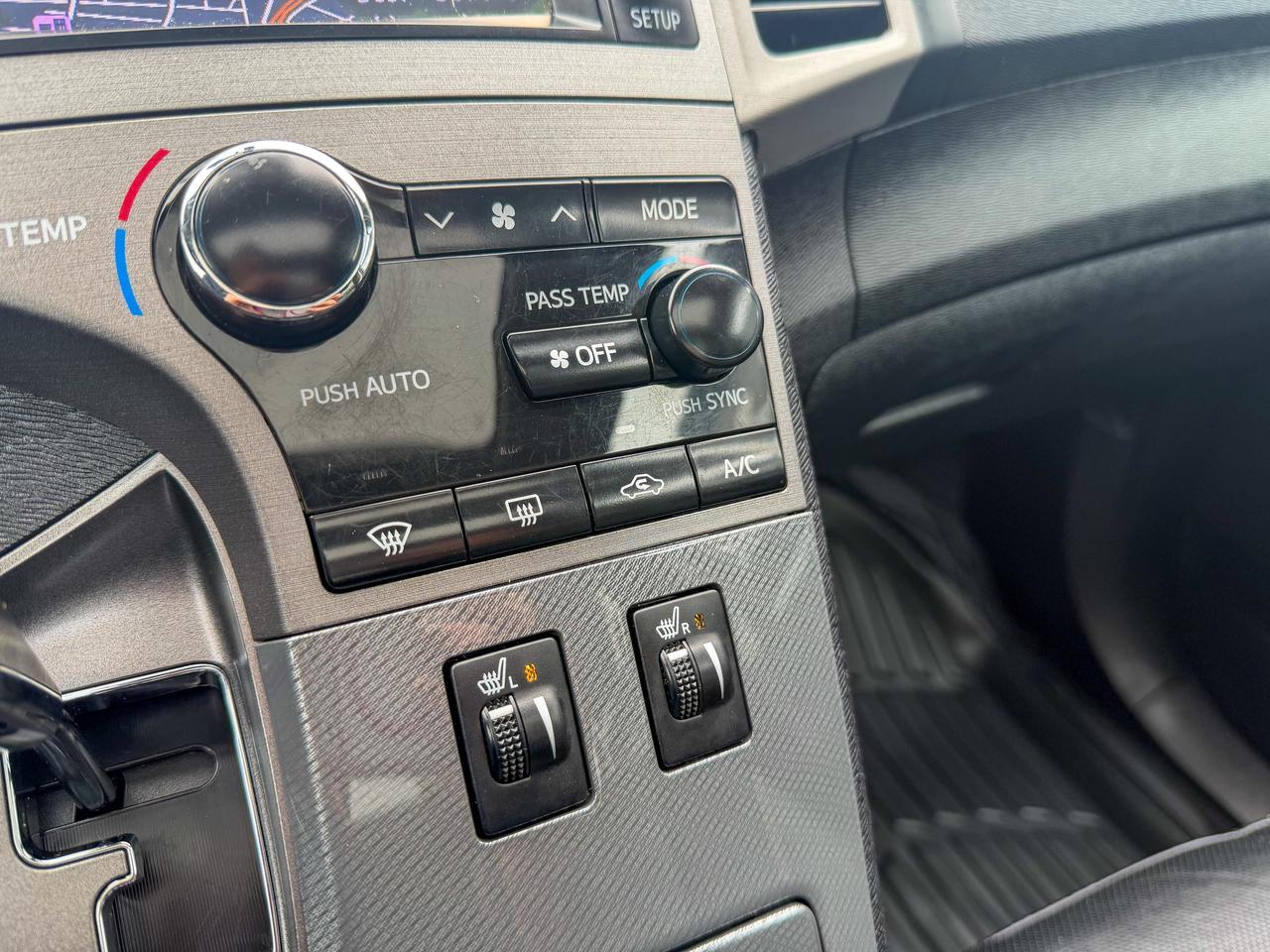 2013 Toyota Venza AWD/NAVI/ROOF/LEATHER/2.7L/LOW KM/NO ACCIDENTS Photo