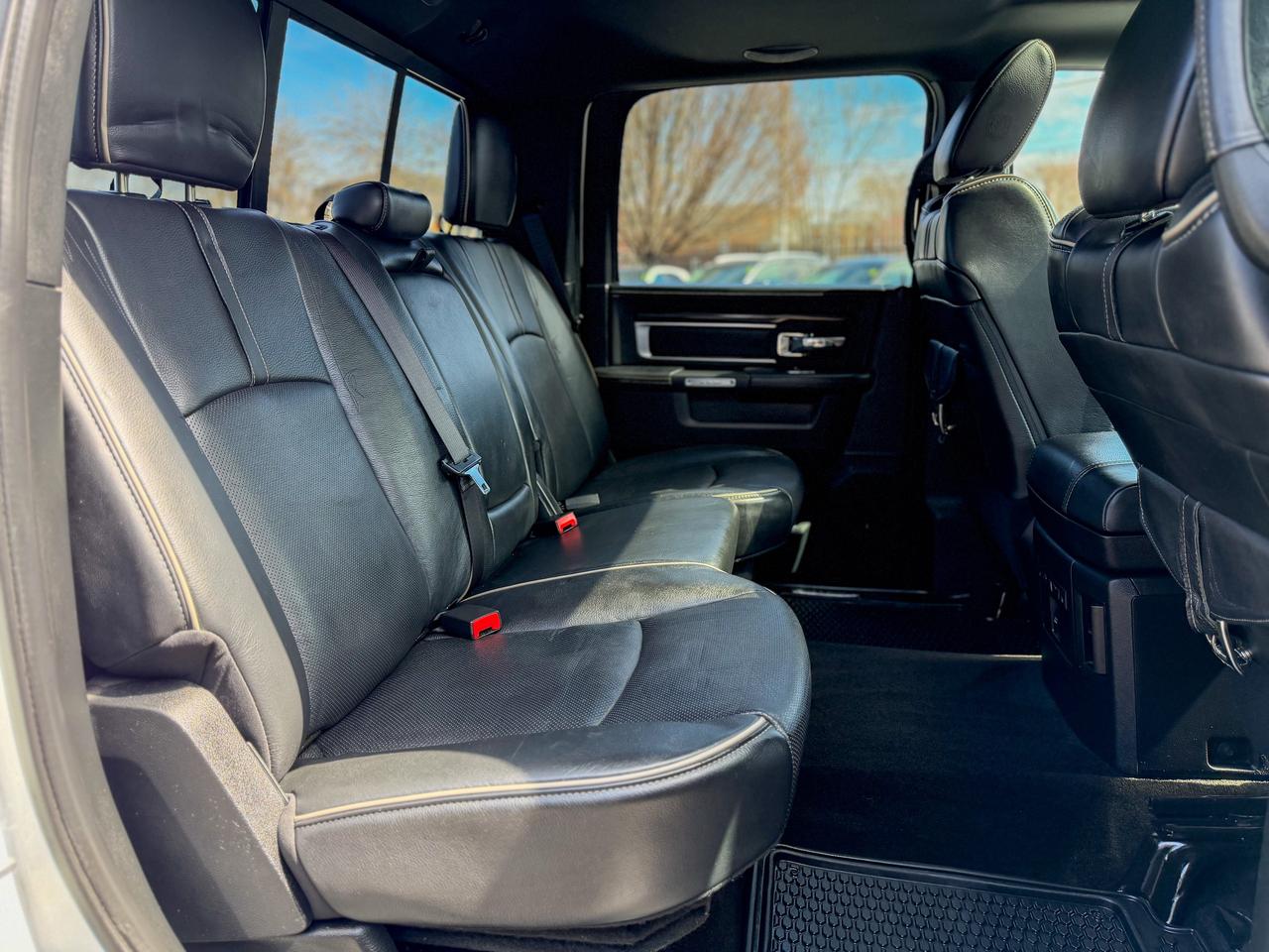 2016 RAM 1500 Limited-Crew Cab/4X4/NAVI/CAMERA/REMOTE/ROOF/3.0L Photo