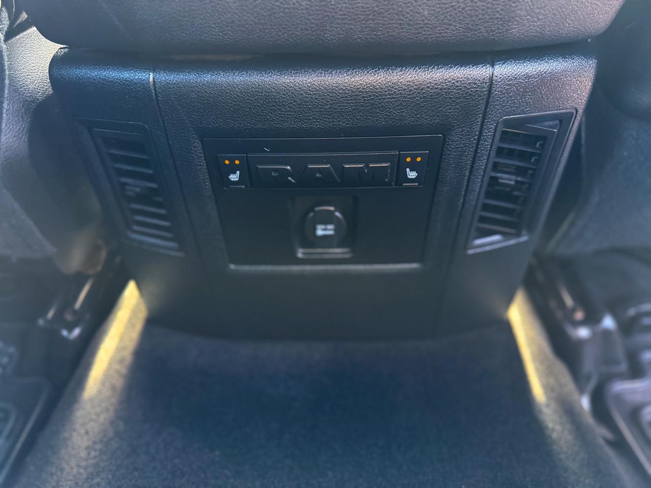 2016 RAM 1500 Limited-Crew Cab/4X4/NAVI/CAMERA/REMOTE/ROOF/3.0L Photo