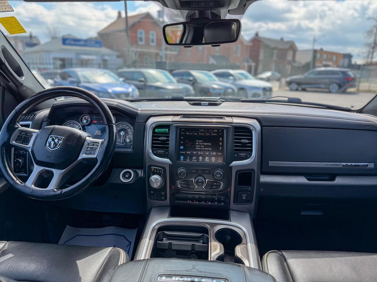 2016 RAM 1500 Limited-Crew Cab/4X4/NAVI/CAMERA/REMOTE/ROOF/3.0L Photo