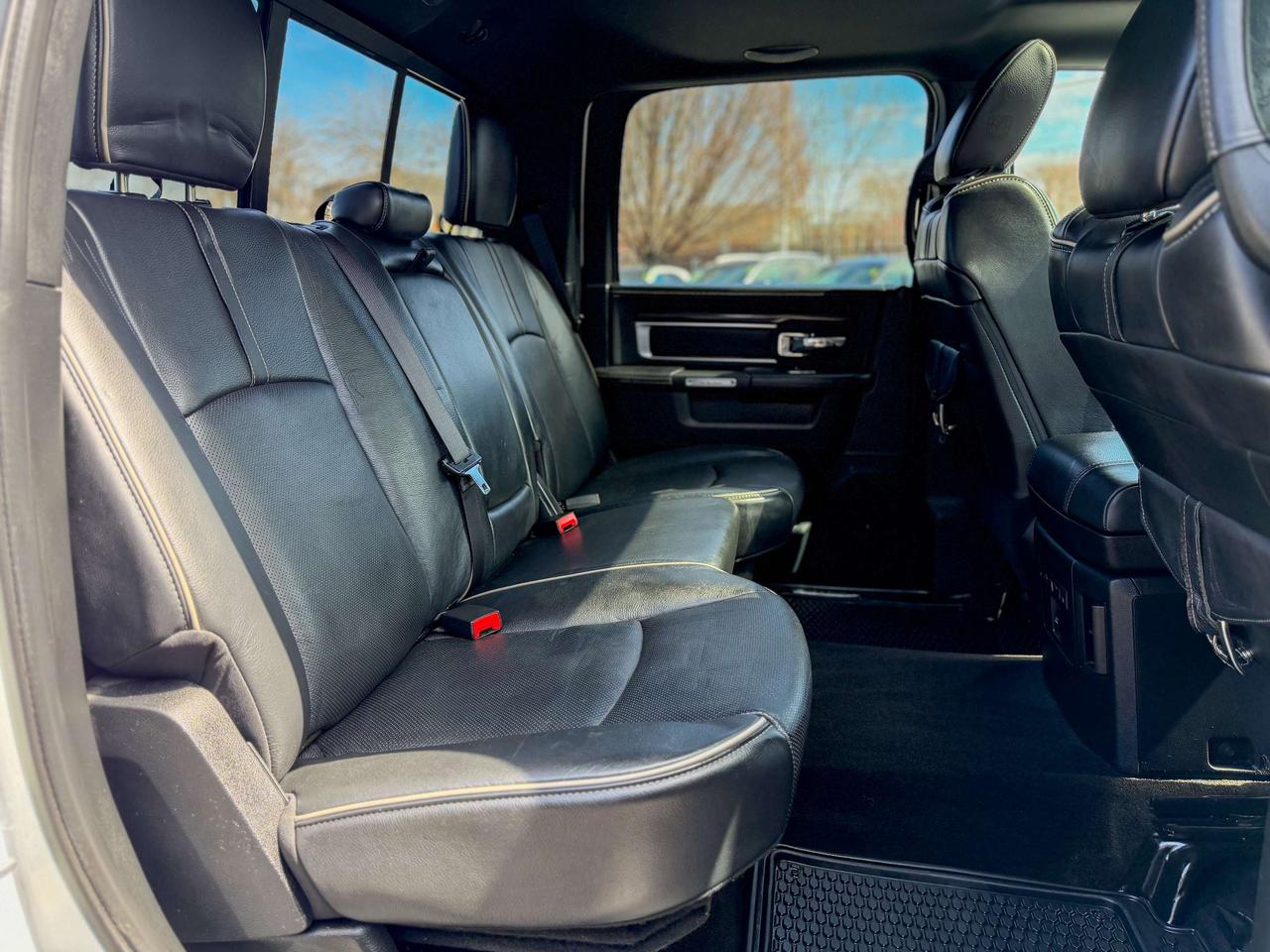 2016 RAM 1500 Limited-Crew Cab/4X4/CAMERA/REMOTE/ROOF/3.0L Photo