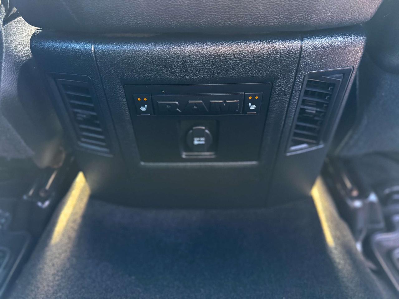 2016 RAM 1500 Limited-Crew Cab/4X4/CAMERA/REMOTE/ROOF/3.0L Photo