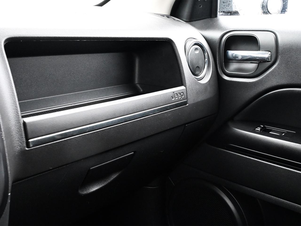2016 Jeep Patriot High Altitude 4x4 ~Heated Leather ~Sunroof ~Alloys Photo