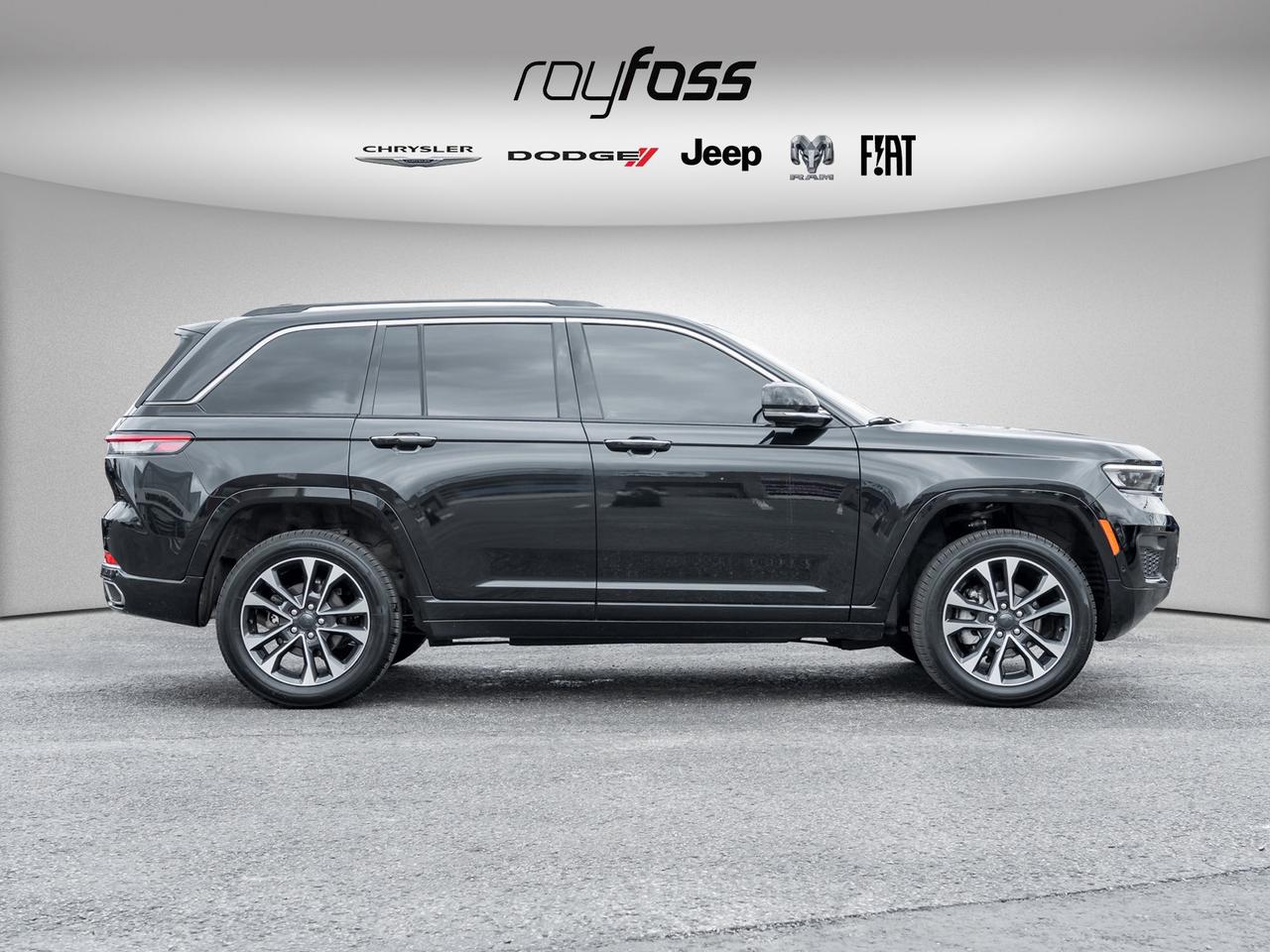 2023 Jeep Grand Cherokee Overland   Clean Carfax   Leather   Navi   Sunroof Photo2