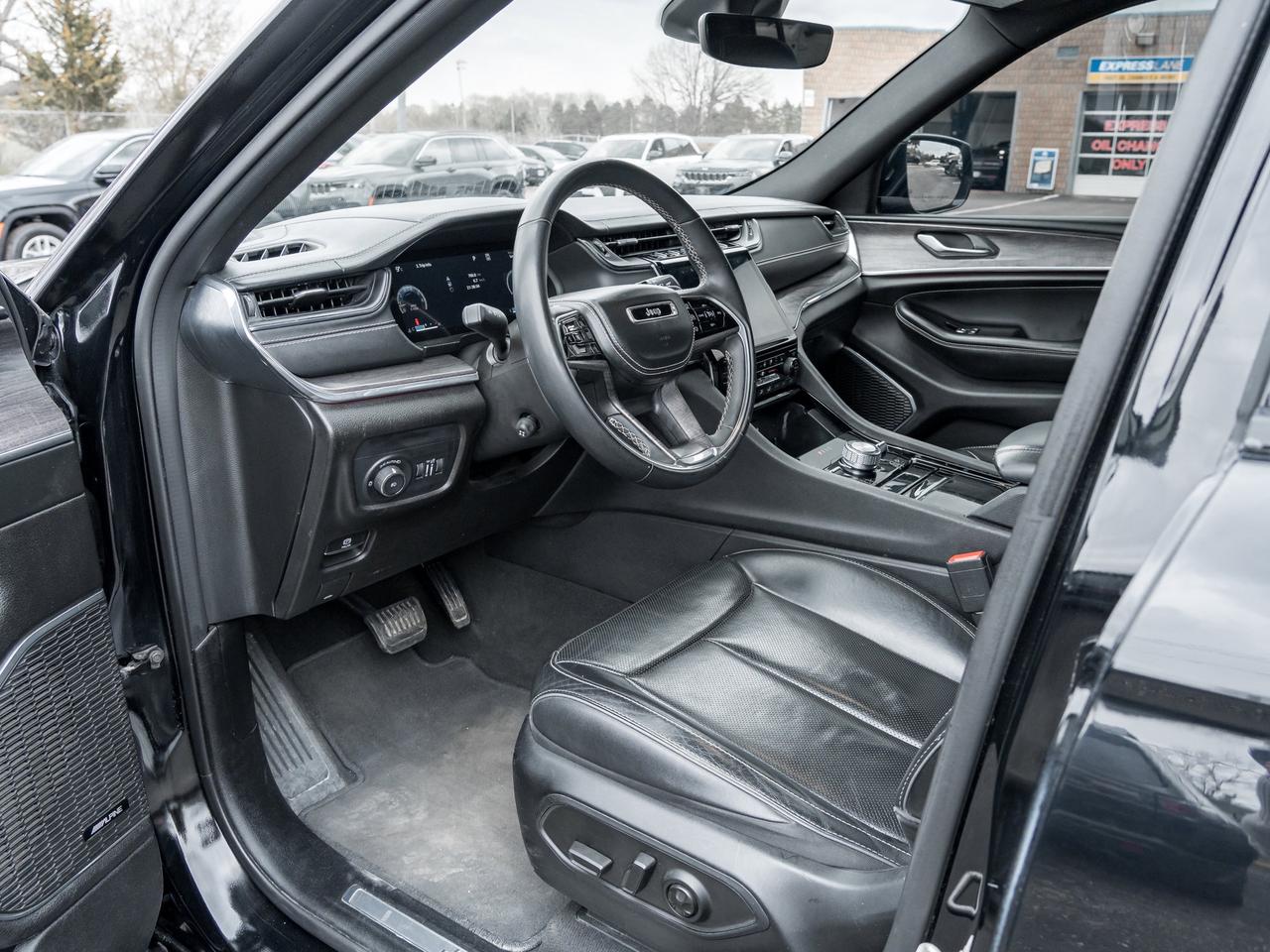 2023 Jeep Grand Cherokee Overland   Clean Carfax   Leather   Navi   Sunroof Photo