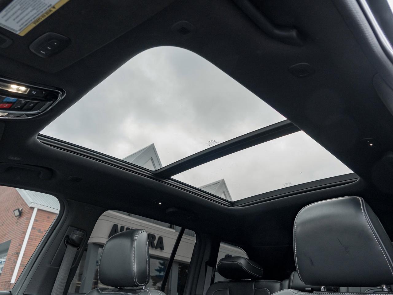 2023 Jeep Grand Cherokee Overland   Clean Carfax   Leather   Navi   Sunroof Photo