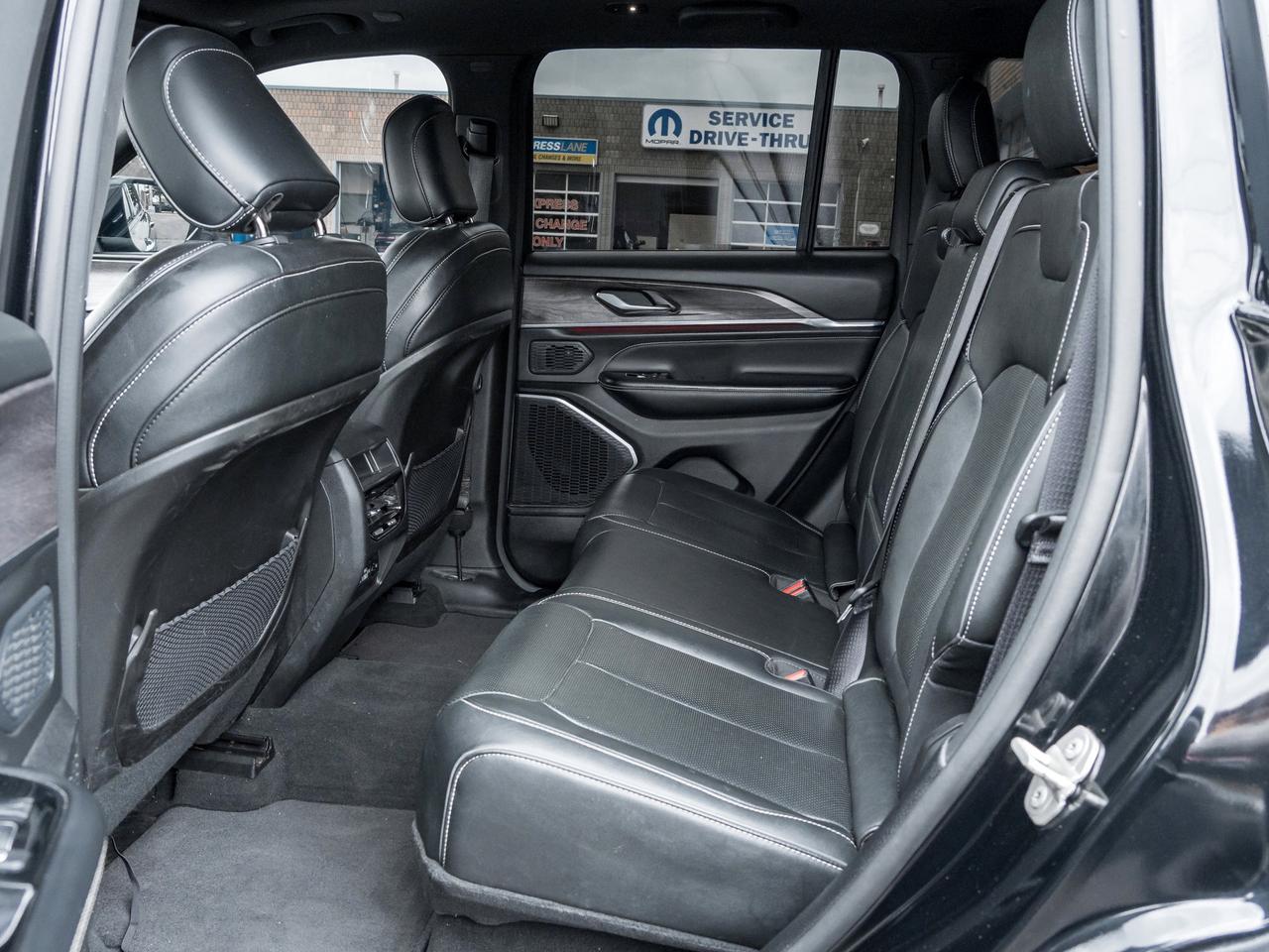 2023 Jeep Grand Cherokee Overland   Clean Carfax   Leather   Navi   Sunroof Photo