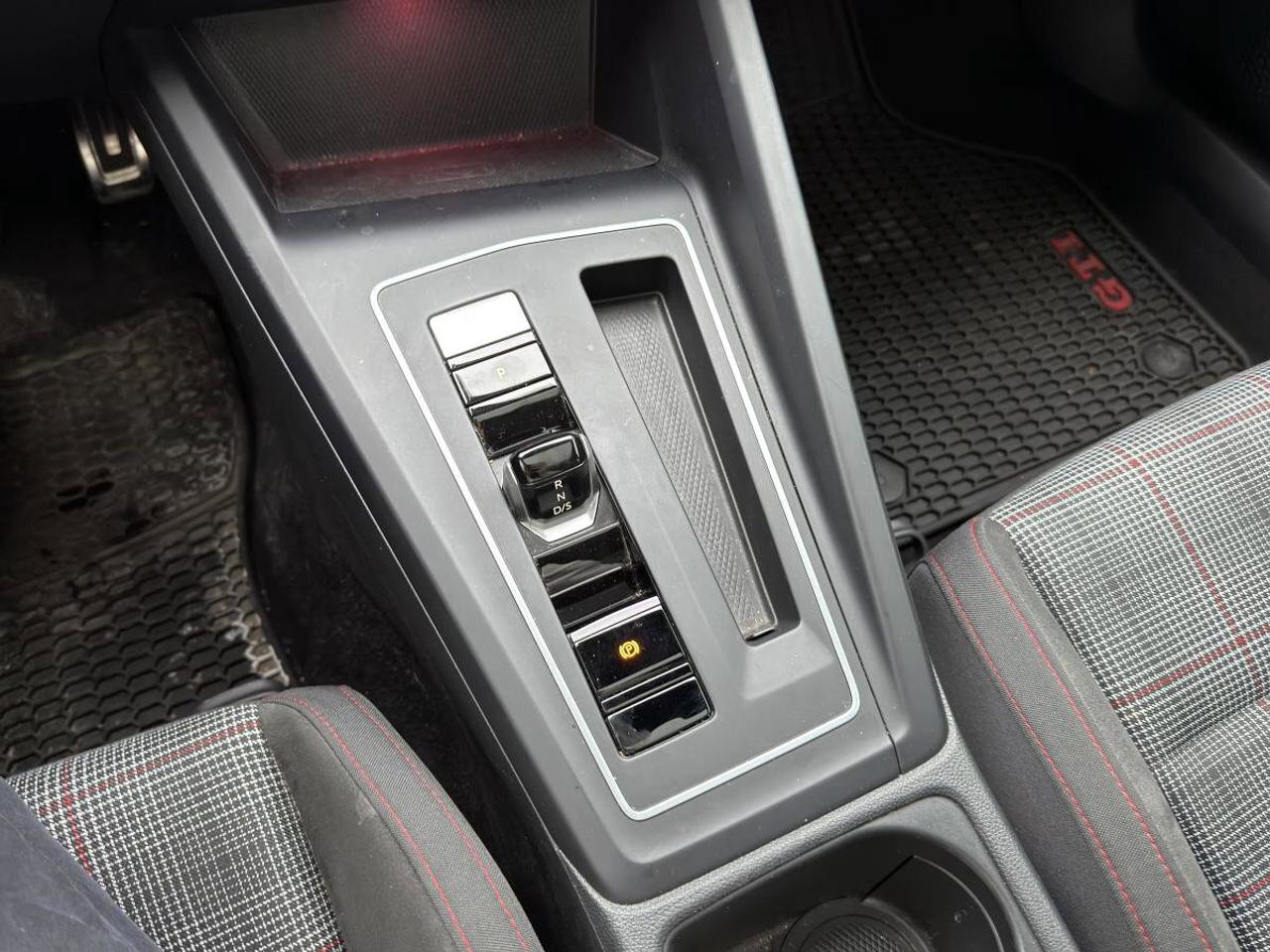 2022 Volkswagen Golf GTI  Photo