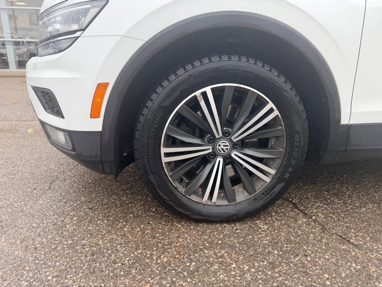 2018 Volkswagen Tiguan SEL PremiumHIGHLINE, 2.0L 4-CYL, AWD, ALLOYS, LEAT Photo