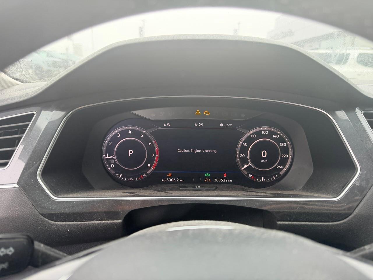 2018 Volkswagen Tiguan SEL PremiumHIGHLINE, 2.0L 4-CYL, AWD, ALLOYS, LEAT Photo