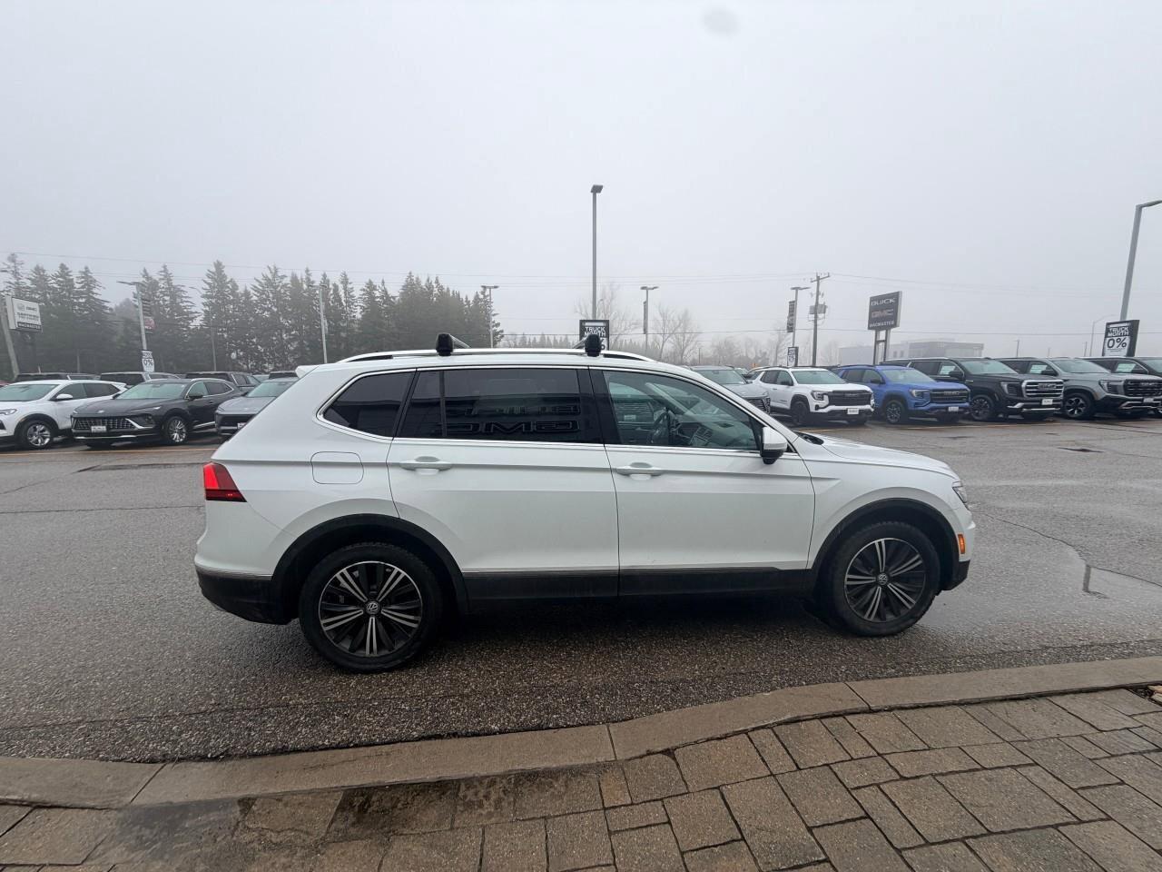 2018 Volkswagen Tiguan SEL PremiumHIGHLINE, 2.0L 4-CYL, AWD, ALLOYS, LEAT Photo