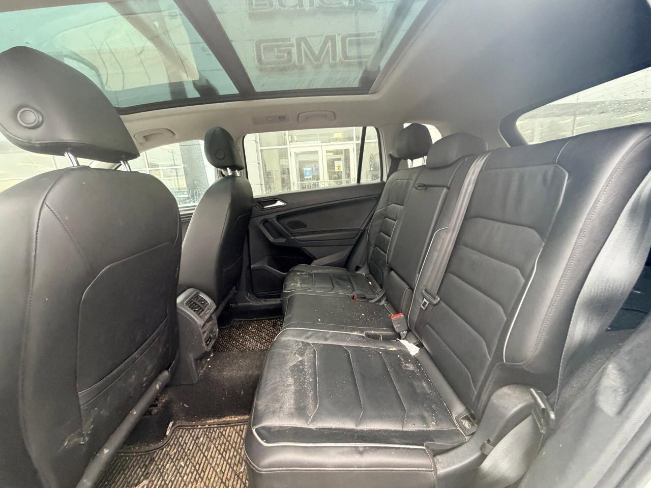 2018 Volkswagen Tiguan SEL PremiumHIGHLINE, 2.0L 4-CYL, AWD, ALLOYS, LEAT Photo