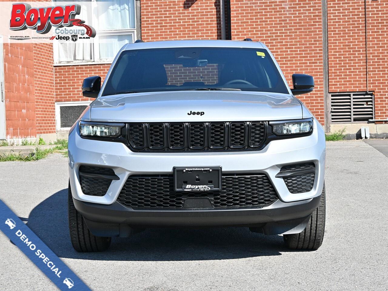 2025 Jeep Grand Cherokee LAREDO 4x4 Photo2