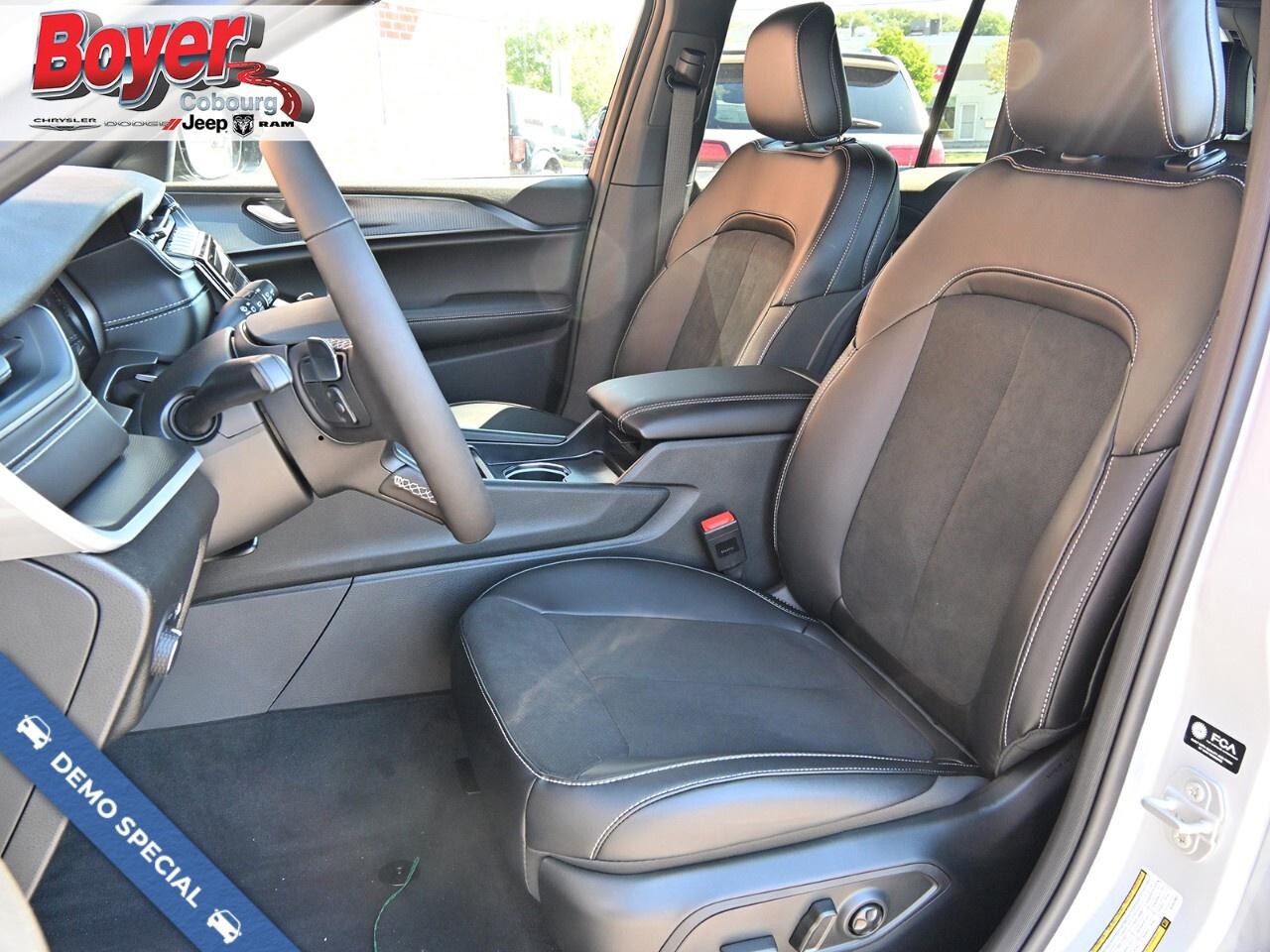 2025 Jeep Grand Cherokee LAREDO 4x4 Photo