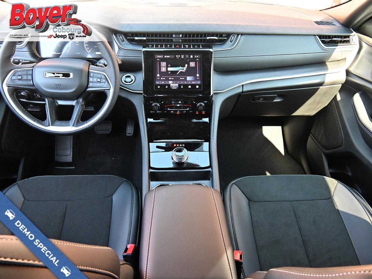 2025 Jeep Grand Cherokee LAREDO 4x4 Photo