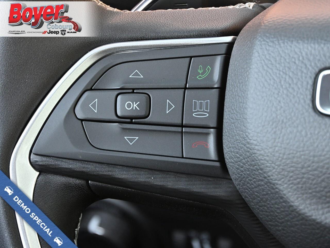 2025 Jeep Grand Cherokee LAREDO 4x4 Photo