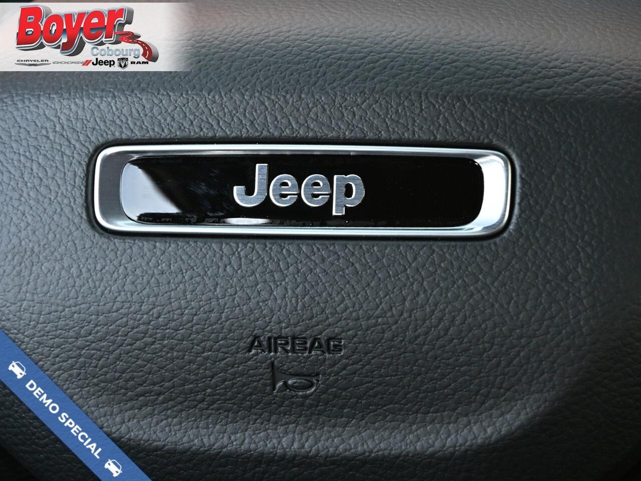 2025 Jeep Grand Cherokee LAREDO 4x4 Photo