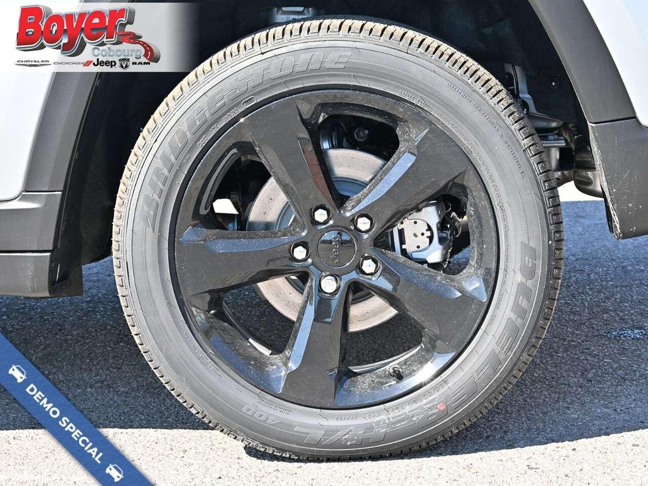 2025 Jeep Grand Cherokee Altitude 4x4 WAS MSRP: $ 66855 PARKVIEW REAR BACK- Photo