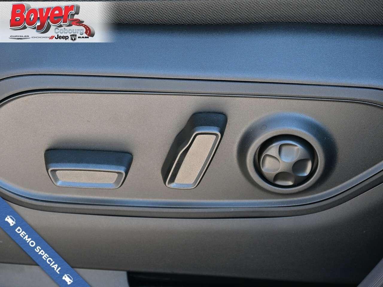 2025 Jeep Grand Cherokee Altitude 4x4 WAS MSRP: $ 66855 PARKVIEW REAR BACK- Photo
