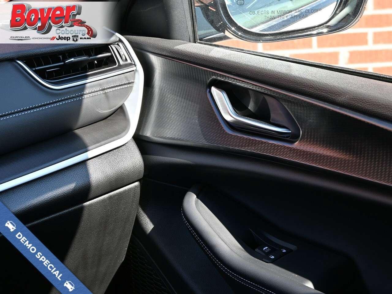 2025 Jeep Grand Cherokee Altitude 4x4 WAS MSRP: $ 66855 PARKVIEW REAR BACK- Photo
