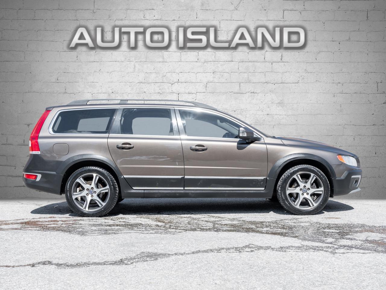2015 Volvo XC70 2015.5 AWD Wgn T6, Leather, Sunroof Photo